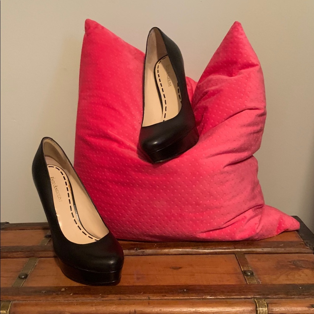 Enzo Angiolini pumps patent leather and leather.